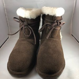 Women’s Bearpaw brown lined winter boots size 6